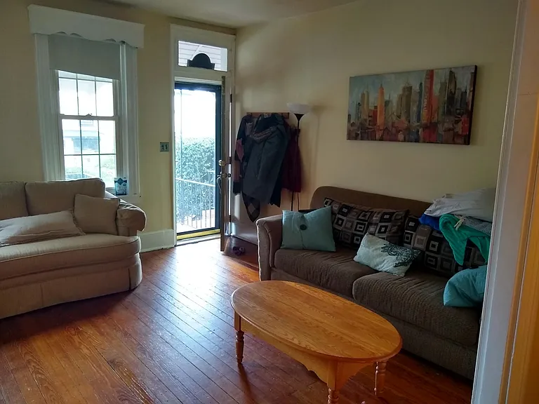 1607 N Lincoln St — Photo 3