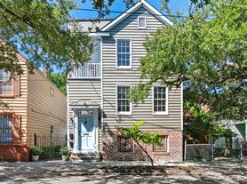 87 America St