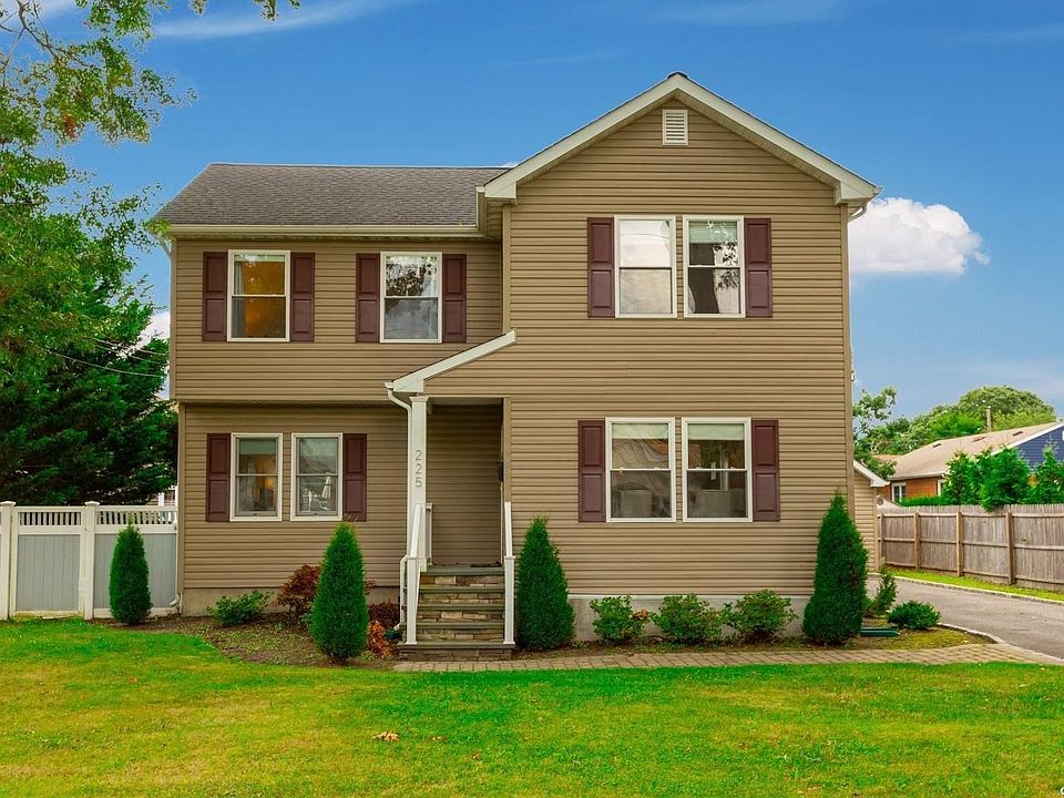 1st image of 225 Hyman Avenue