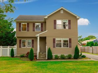 225 Hyman Ave, West Islip, NY 11795