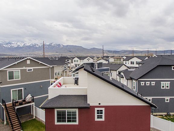 4th image of 152 E Brushy Canyon St