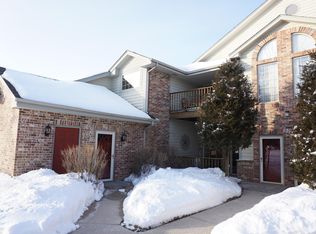 620 Hillcrest Rd, Saukville, WI 53080