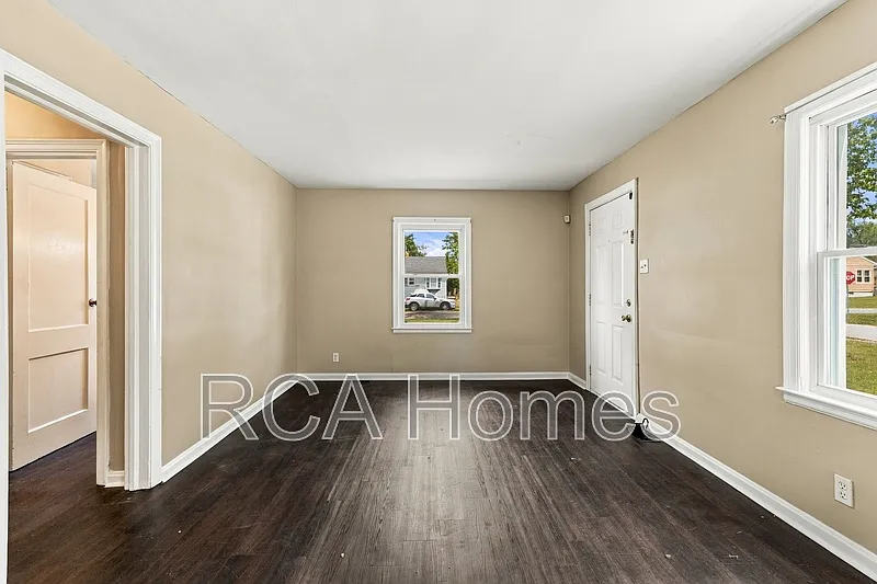 2 bed, 1.0 bath, $1,100 — Photo 1