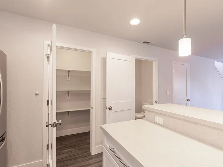 1056 Watt St — Photo 15