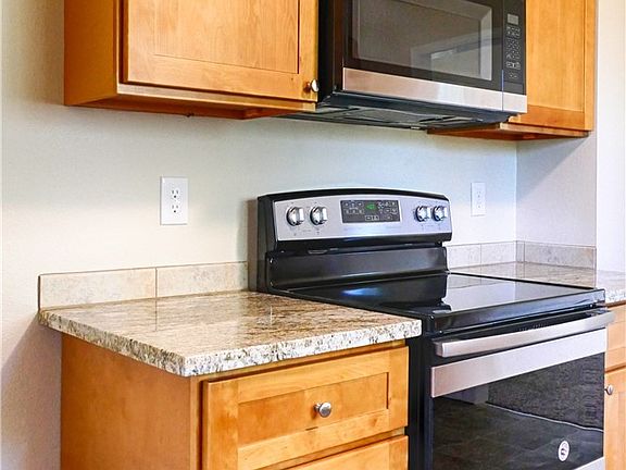 5th image of 612 Ellinor Ave