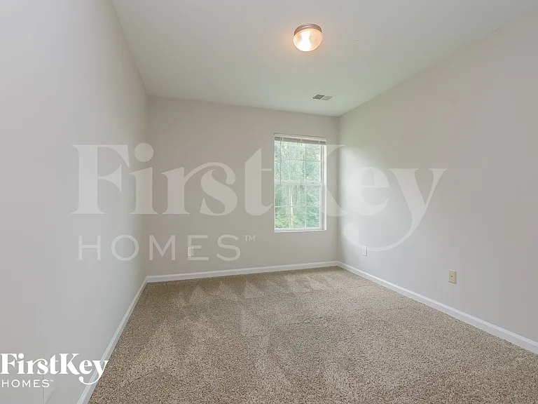562 Maggie Ln — Photo 13