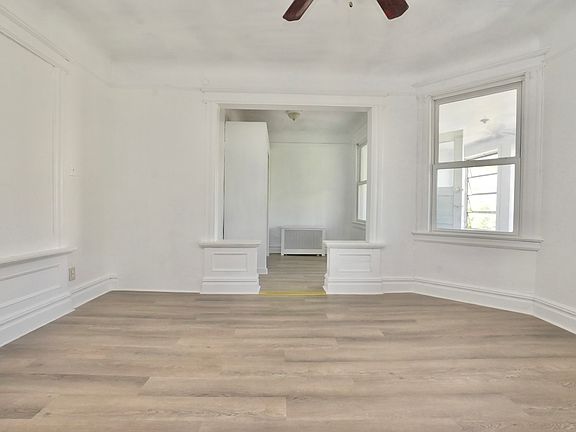 Master Bedroom/ Bedroom 1