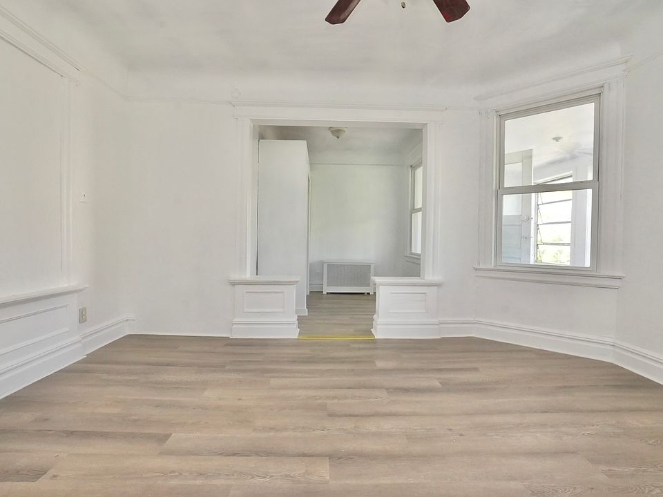 Master Bedroom/ Bedroom 1