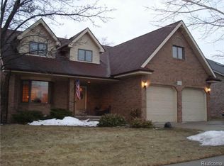 303 N Charlesworth St, Dearborn Heights, MI 48127