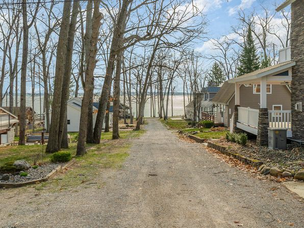 2958 W Higgins Lake Dr #D, Roscommon, MI 48653