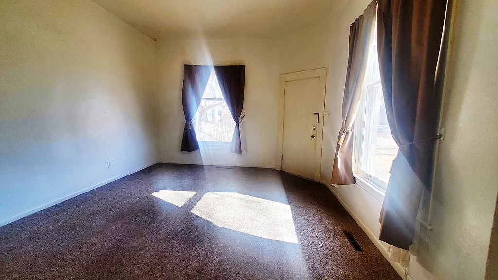 Building Photo - 307 S 8th St #1