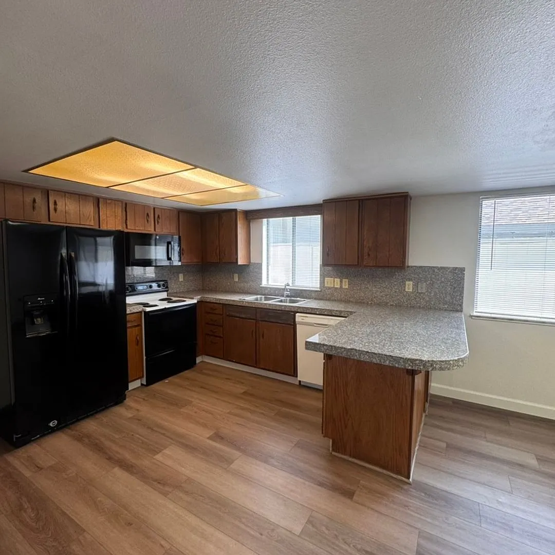 3 Bedroom 2 Bathroom with 2 Car Garage Townhome in Northwest Reno — Photo 2