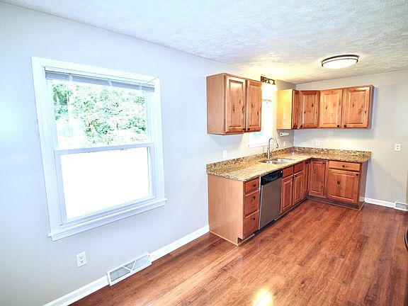 2nd image of 3096 Jeanlin Dr SE