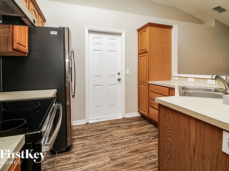 2826 Redbud Ct — Photo 5