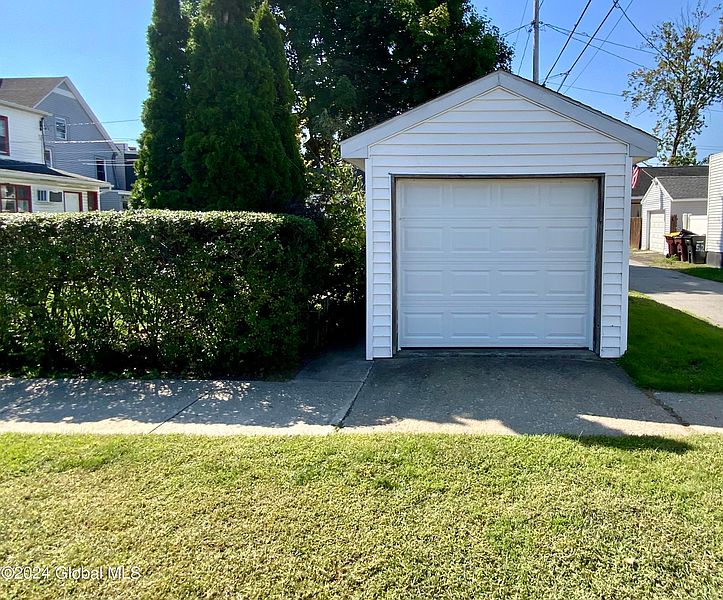 4th image of 437 8th Avenue