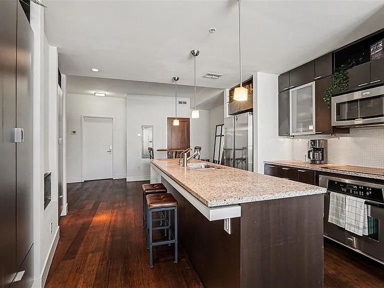 111 N 12th St #1507 — Photo 5