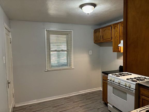 3rd image of 7045 Idlewild Ave