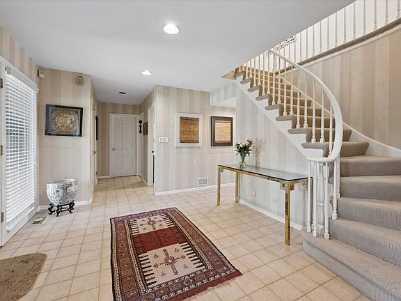 3rd image of 3724 Winnetka Rd