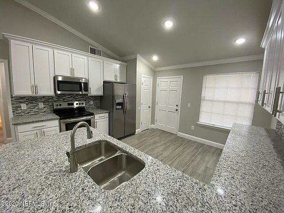 5th image of 3955 Hunters Lake Cir E