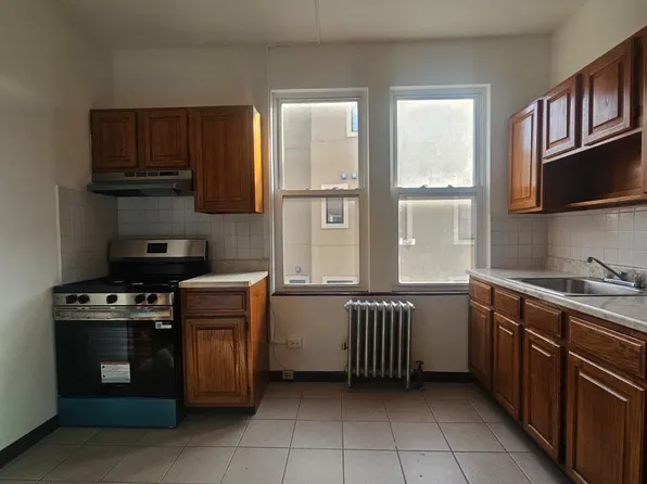 25-33 22nd Street image 1 of 10