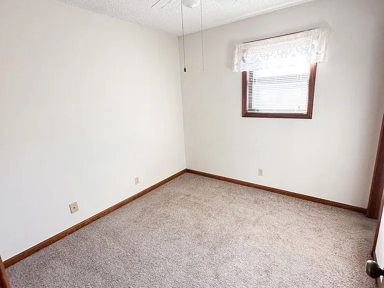 430 Skyline Dr — Photo 5