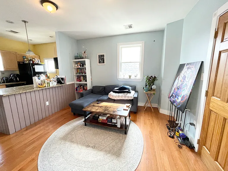 44-46 Ward St #3 — Photo 2
