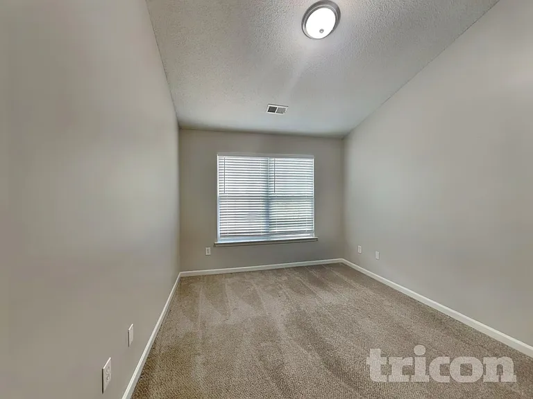 205 Lossie Ln — Photo 10