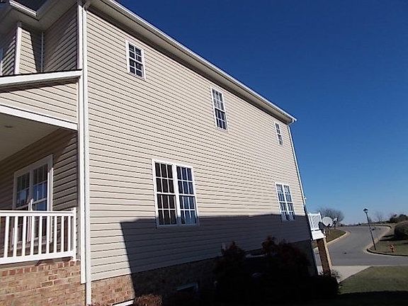 5th image of 1031 Cranberry Ct