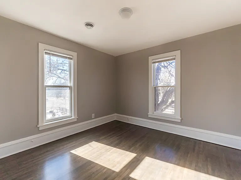 138 8th Ave NE #2 — Photo 4