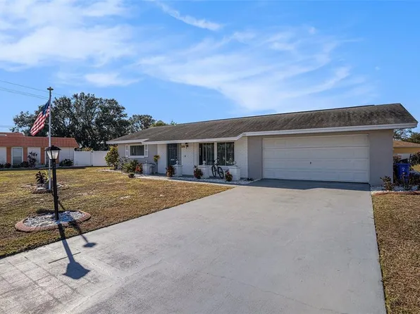 704 Brannen Cir, Sun City Center, FL 33573