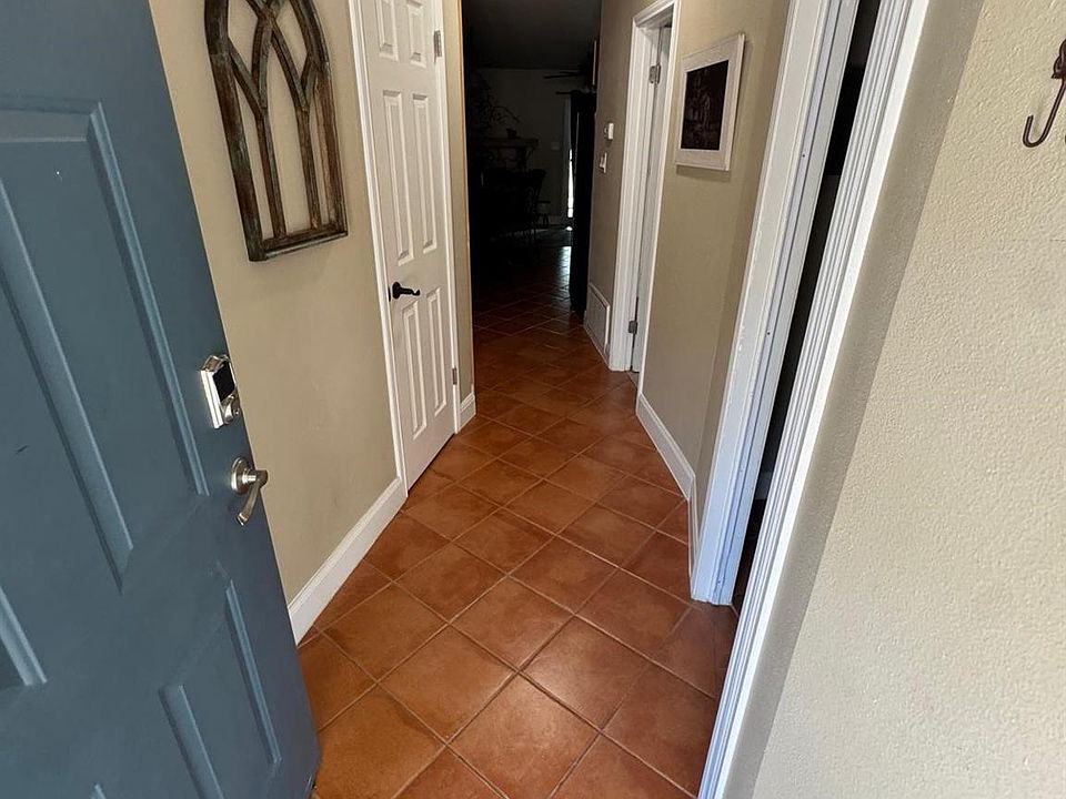 1st image of 943 Parkview Dr APT C1