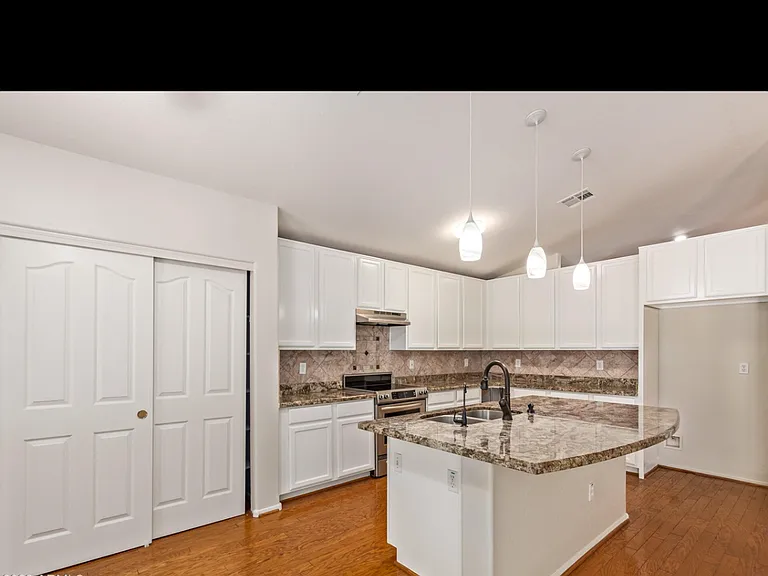 7432 W Aurora Dr — Photo 10