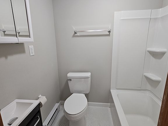 4th image of 1175 Chapel St #200