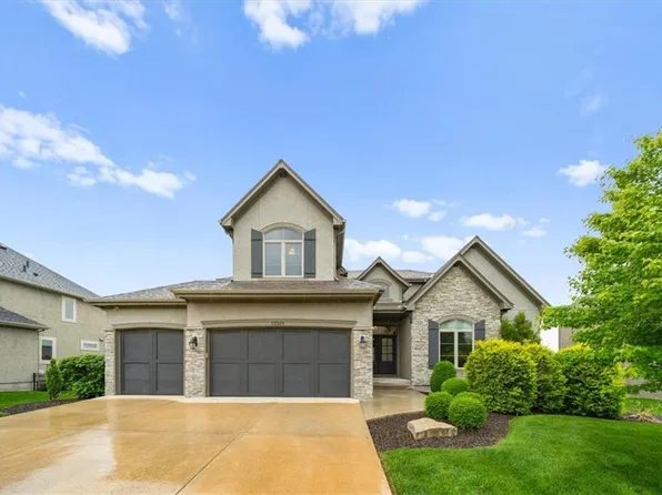 12101 W 164th St, Overland Park, KS 66221