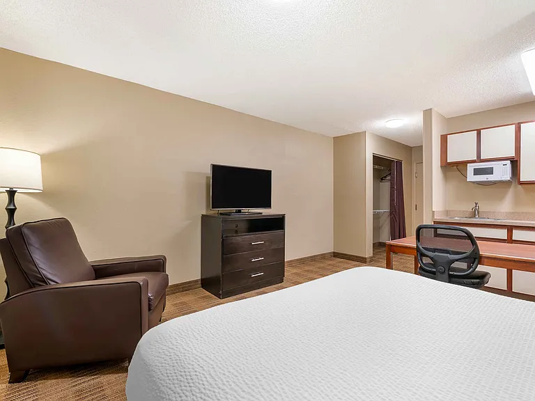 Studio Suite - 1 Queen Bed