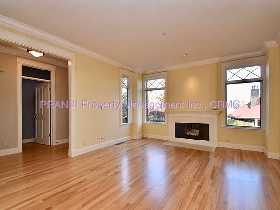 3rd image of 121 King St