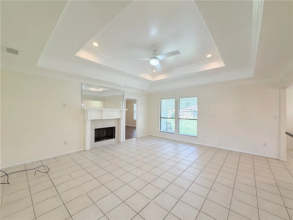 3 bed, 2.0 bath, 1783 sqft, $2,100 — Photo 3