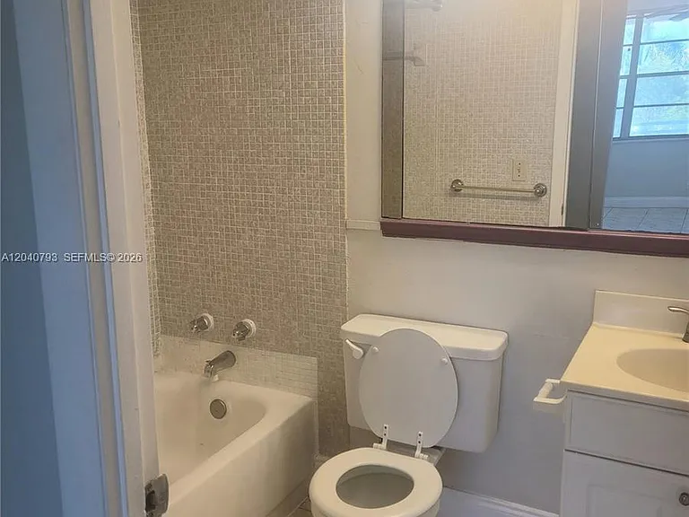 2025 NE 164th St #319 — Photo 4