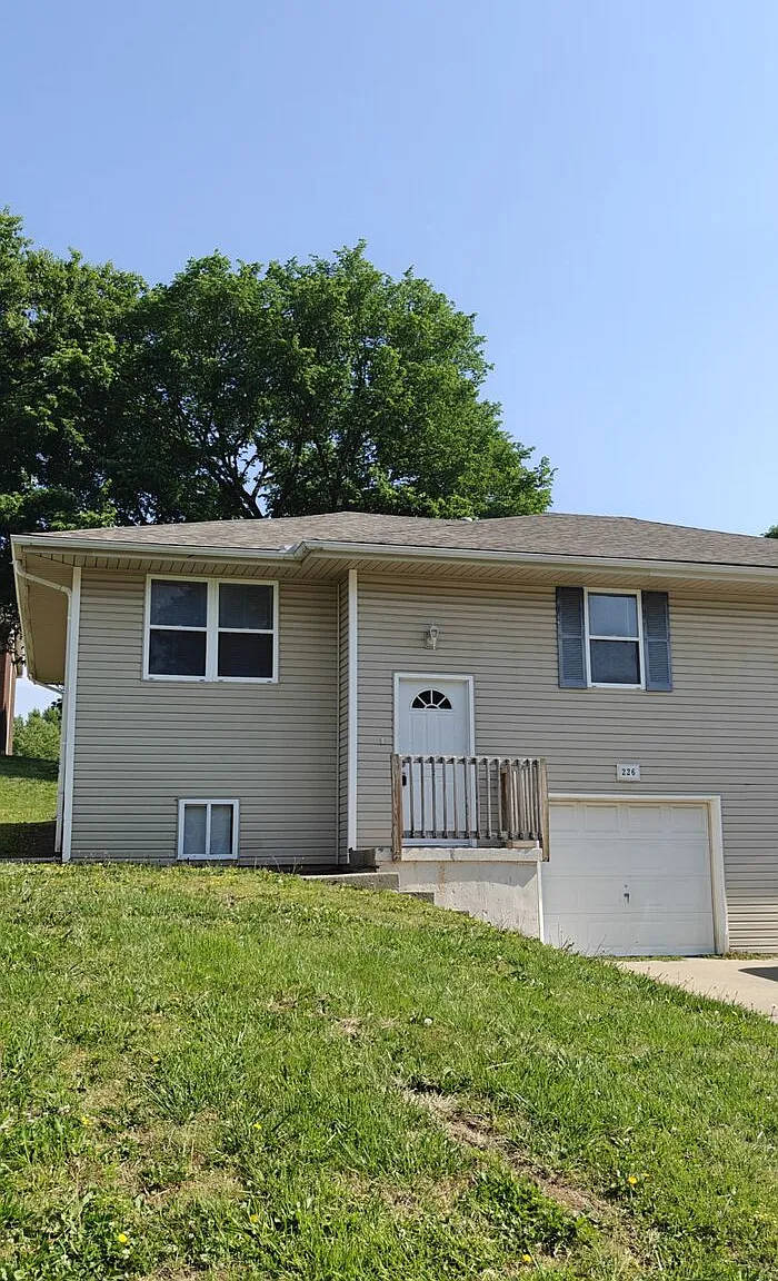 2 bed, 1.0 bath, $1,350 — Photo 1