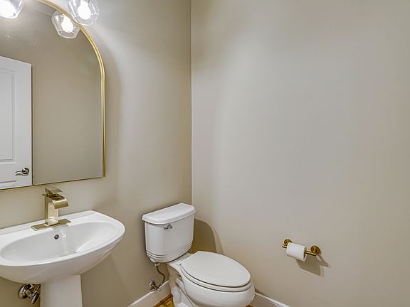 2nd image of 2110 Potomac Ave Unit 102