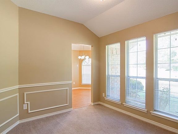 5th image of 2412 Boardwalk Dr