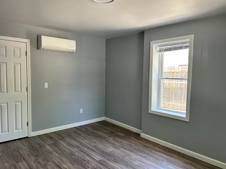 121 Tell St #1R — Photo 11
