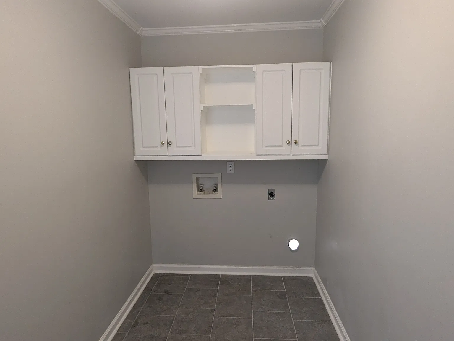 4 bed, 2.0 bath, 2473 sqft, $2,350 — Photo 2
