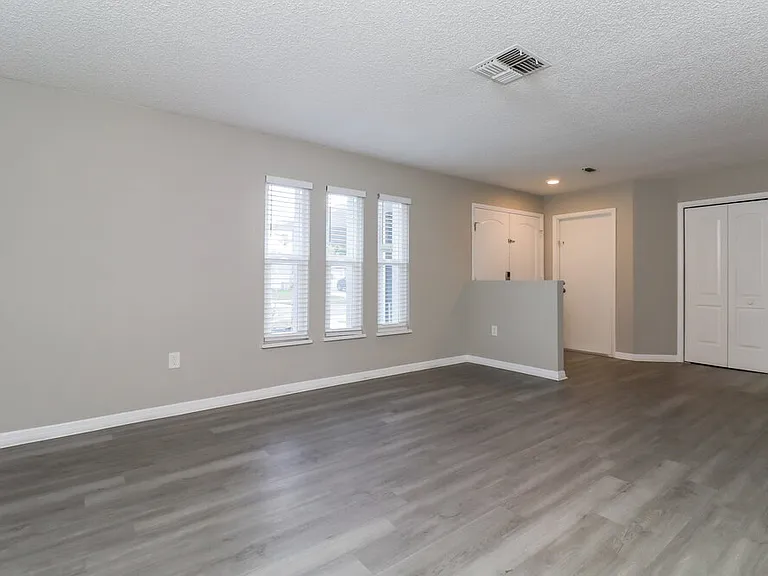 12909 Walnut Tree Ln — Photo 4