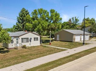 220 6th St NW, Kenmare, ND 58746