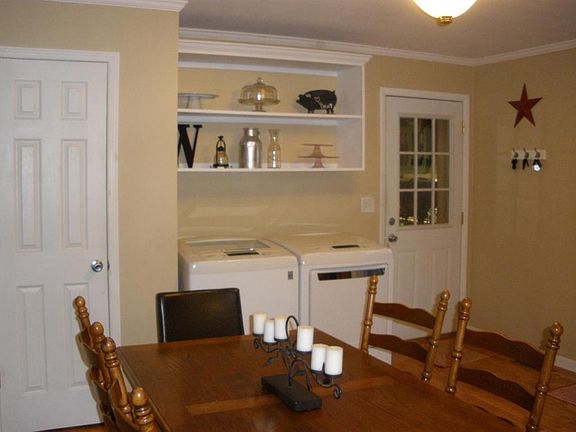 5th image of 3033 Meadowview Dr