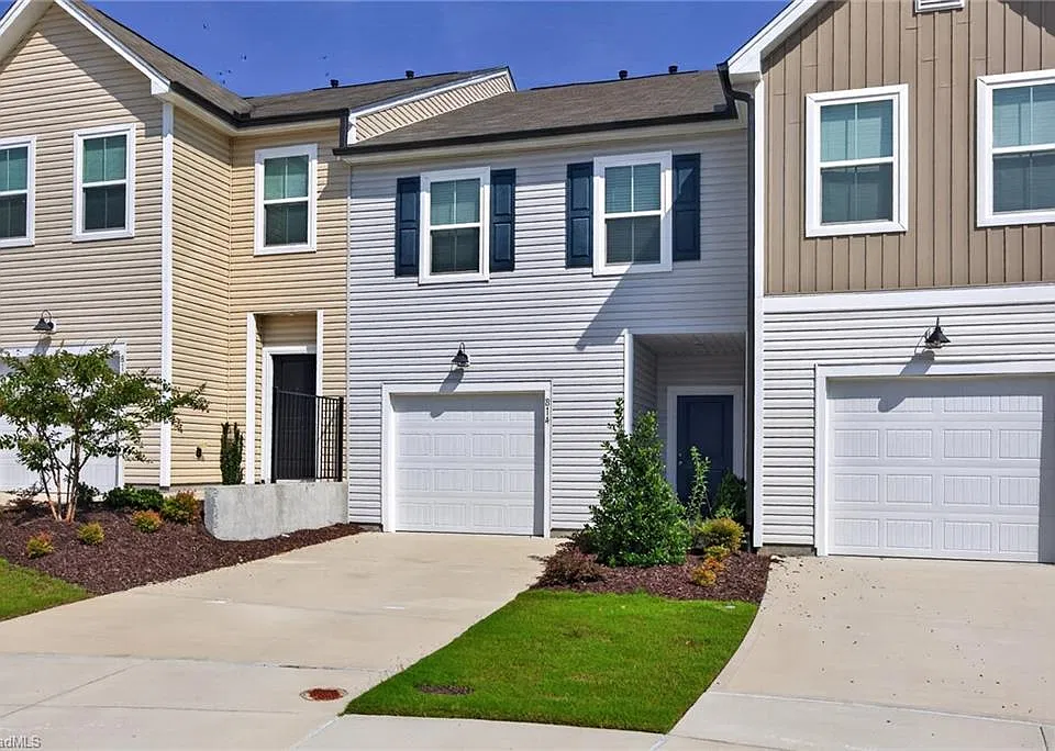 814 Falls Grove Trl