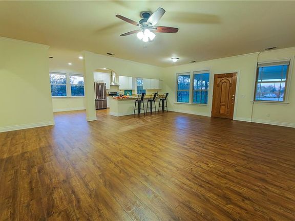 5th image of 255 Monterrey Hills Dr