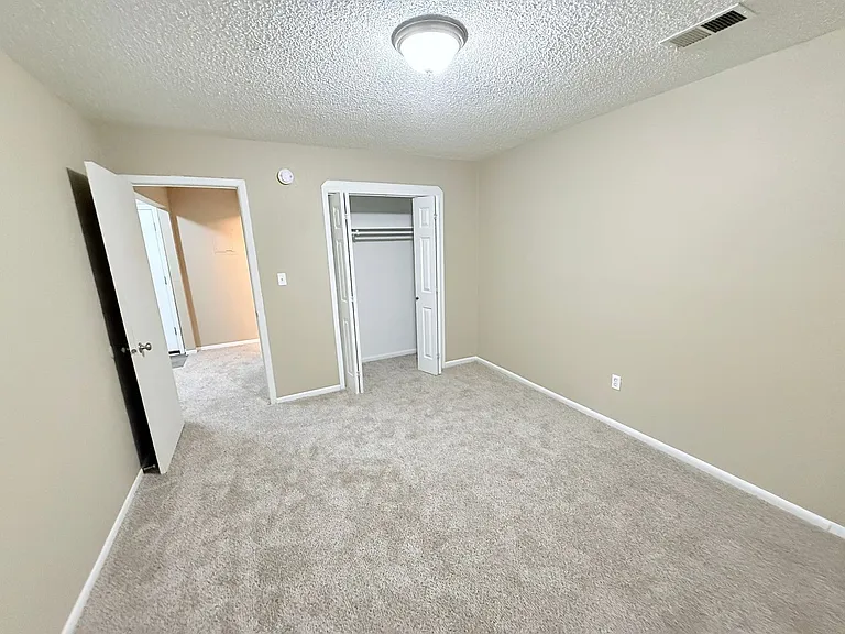 1712 S Ash Ave — Photo 15