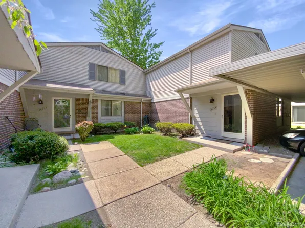 26865 Farmbrook Villa Dr, Southfield, MI 48034
